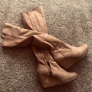 Size 9 tan wedge boots